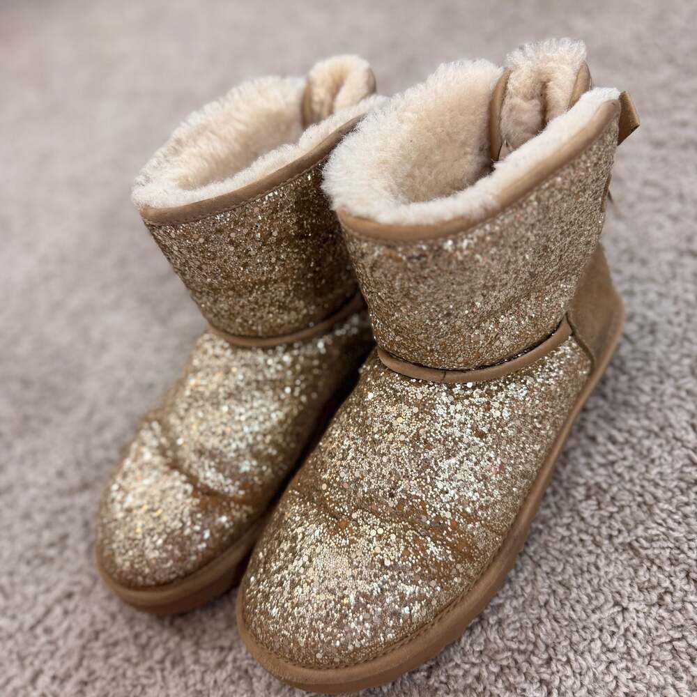UGG‎ Glitter Classic Mini Boots Gold Sparkle Shearling Youth Girls 3 (women’s 4)